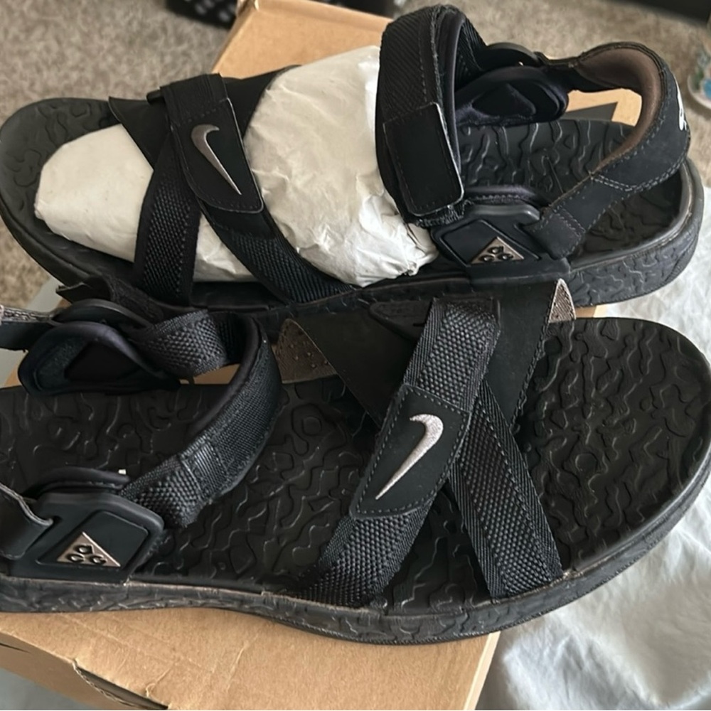 2 pair!! Nike sandals size 15 made for size 14 NEW!